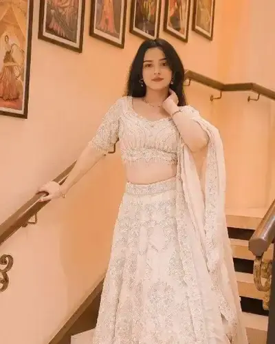 Escort Bareli